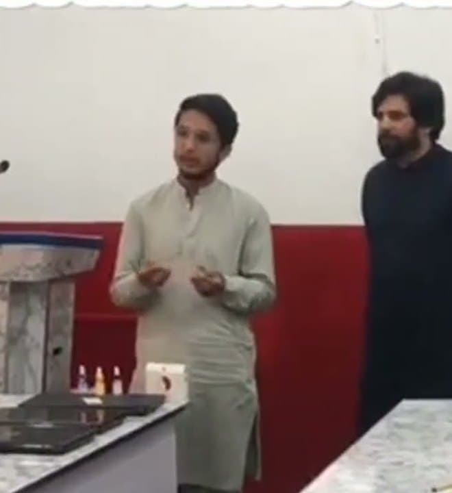 Practical class demonstration at Roots Academy